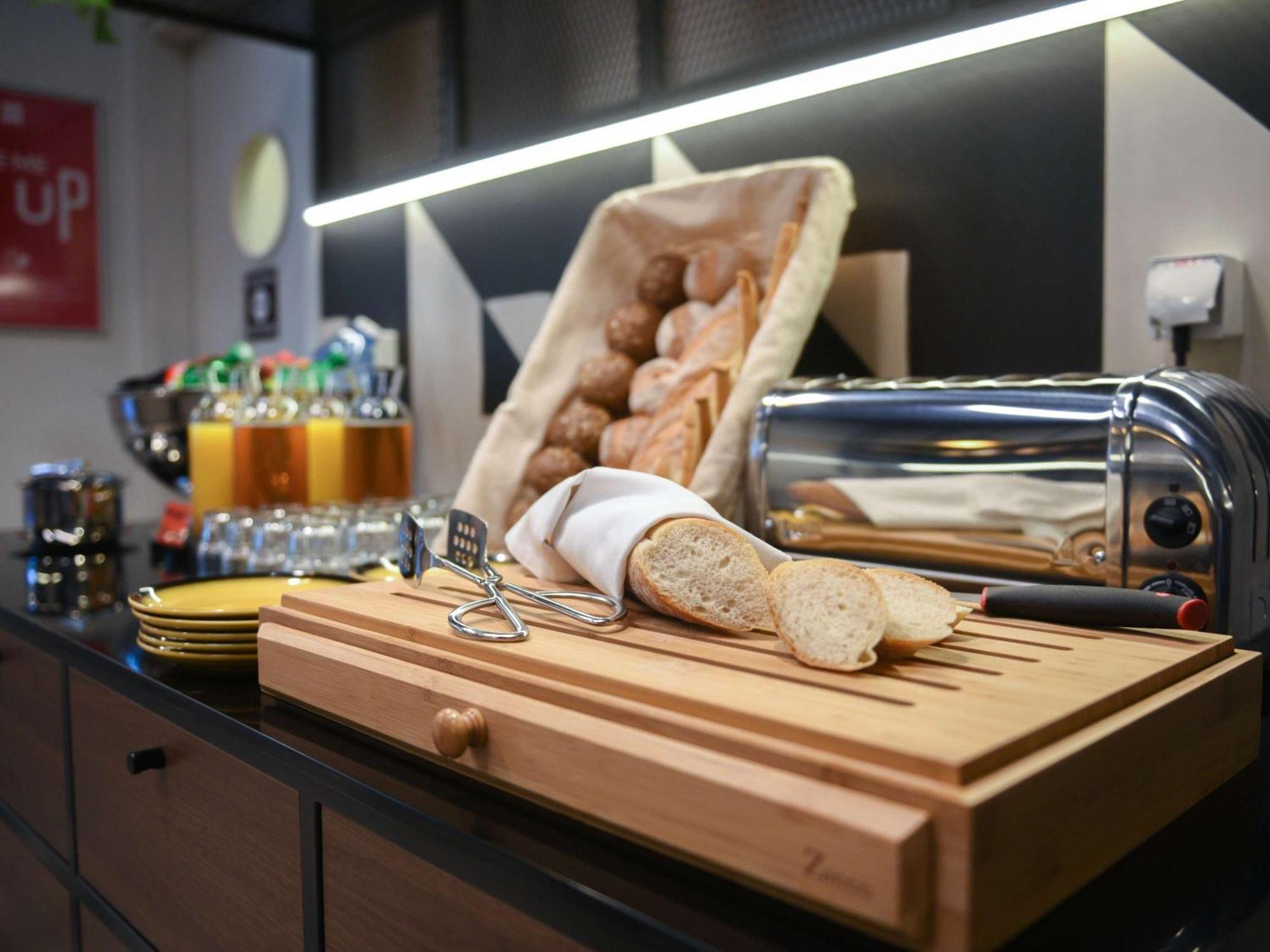 Ibis Baku City Zewnętrze zdjęcie